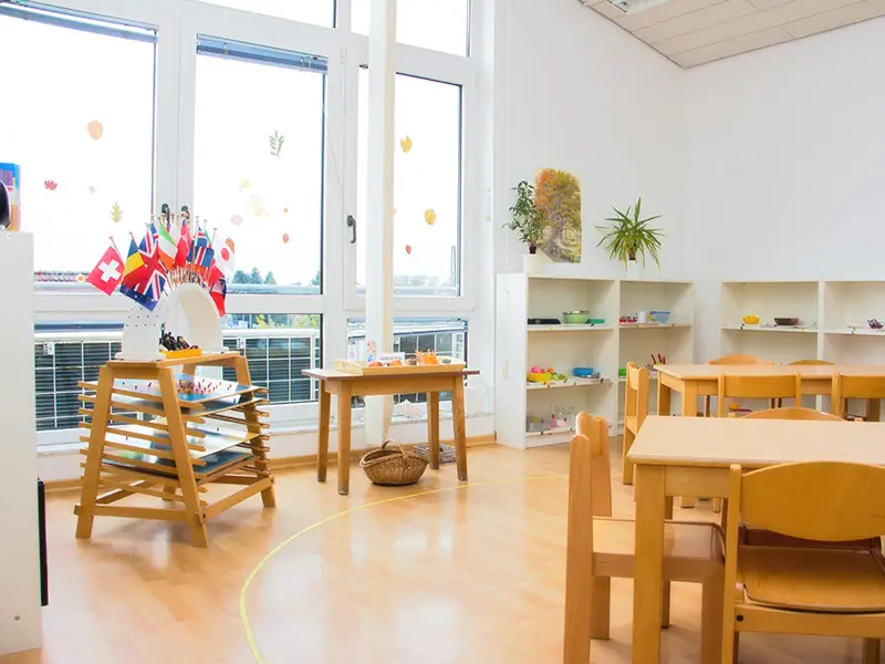 Was passiert eigentlich in einem Montessori-Klassenzimmer? Ein Tag im Leben von Kindern von 18 Monaten bis 6 Jahren